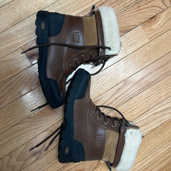 Ugg Butte Waterproof winter boots like new - Picture 3 of 4